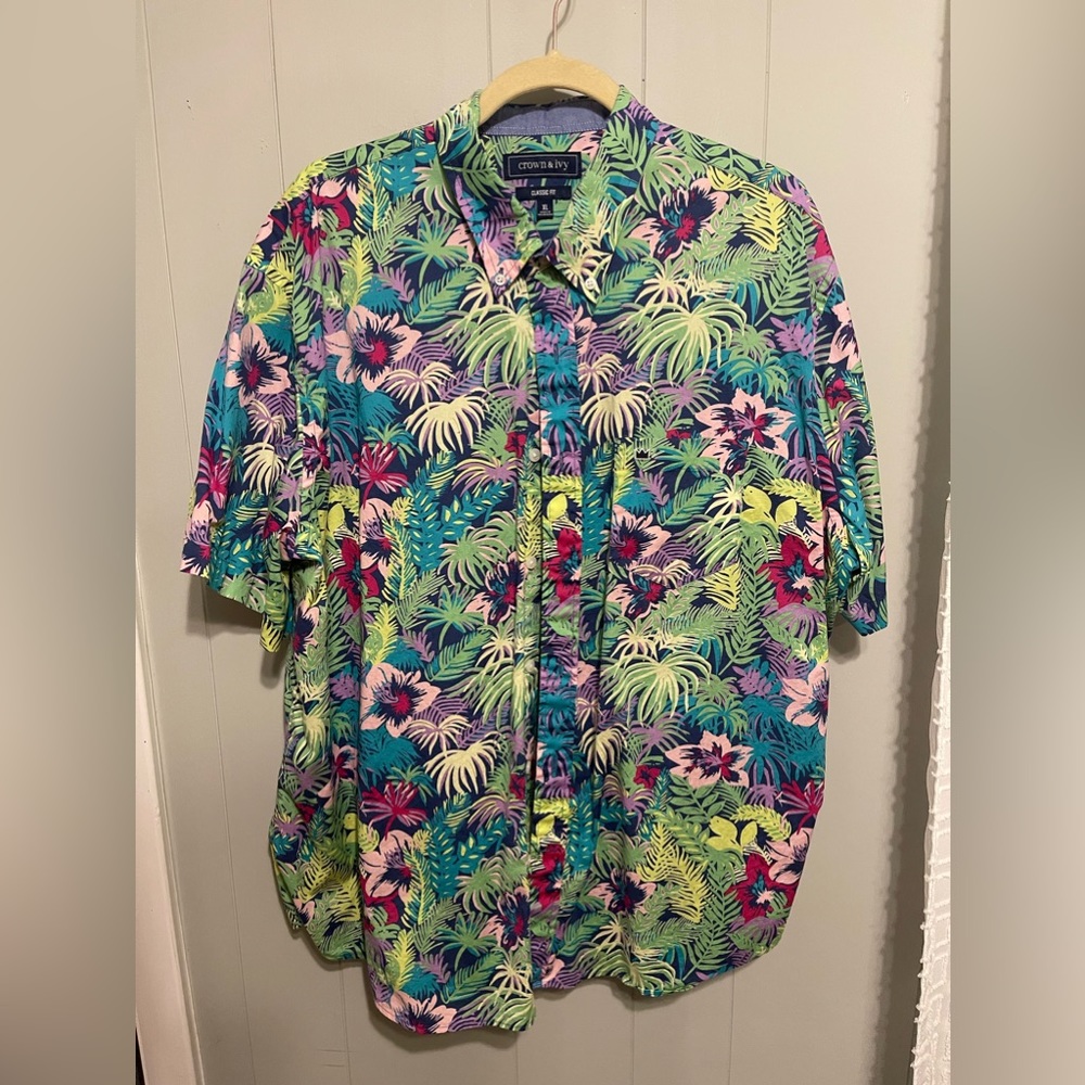 Crown & Ivy Short Sleeve Button Up